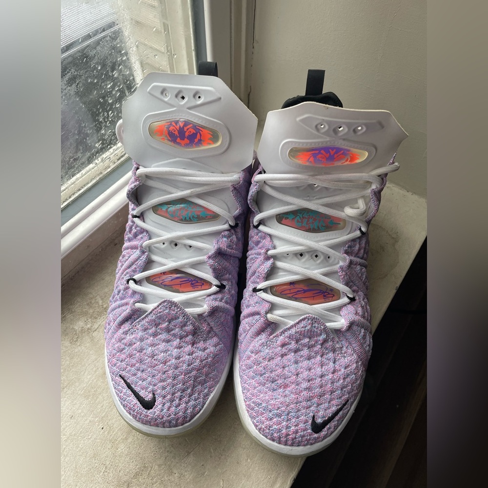 LABRON 18 Purple/White/ Black US Mens 9 slightly used